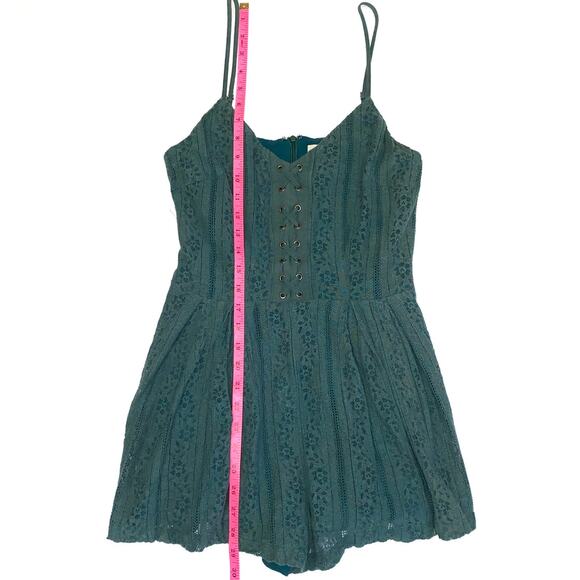 Moon River Lace Up Lace Romper Playsuit Size Small - Picture 13 of 15